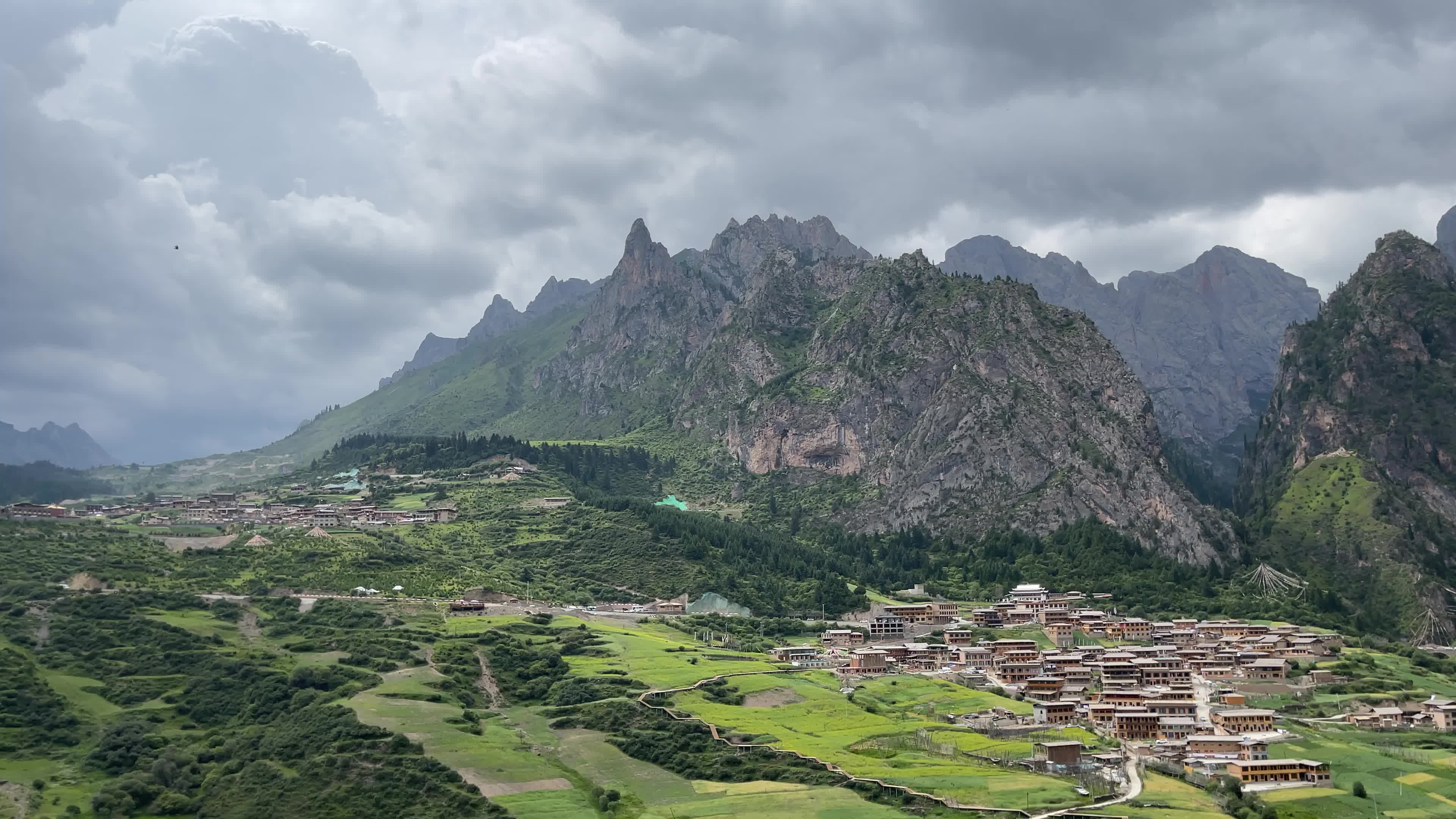 迭部扎尕那和顺酒店